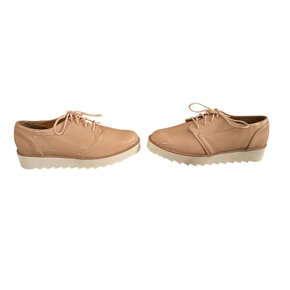 NWOB Chinese Laundry Size 9 Nude Patent Platform Oxford Lug Sole Lace Up Shoes